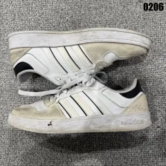 アディダス 白 スニーカー スポーツ