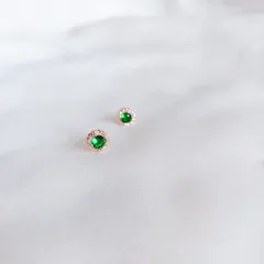 エメラルドグリーン ゴールド ピアス 小ぶり 上品 ESN044