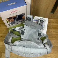 美品　ベビービョルン　ハーモニー　シルバー