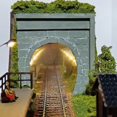 鉄道模型 HOゲージ ジオラマ 車両展示台 (トンネルに隣接する昭和の駅
