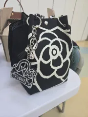 フラワー パータン ニット 巾着バッグ (チャーム 装飾 なし)