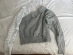 オフショルダー アシンメトリー 斜めボーダー シャツ ニット (グレー / ブラック)