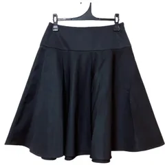 【美品】ARMANI COLLEZIONI アルマーニコレツォーニ 　膝丈フレアスカート　黒　ブラック　レディース　サイズ42 光沢　オシャレ　セレモニー　お祝い　フォーマル　無地【ZK95】