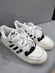 アディダス スニーカー 245mm