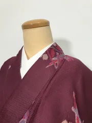 【中古】Sサイズ 紬 正絹 臙脂地に枝花文様 アンティーク