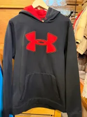 アンダーアーマー 黒赤 フードTシャツ