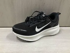NIKE ランニングシューズ ブラック IF0515-002 ナイキ ウィメンズ ズーム ボメロ 18 ワイド 　23.5cm ブラック
