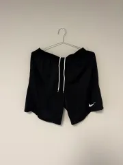 L NIKE ドライフィット ハーフパンツ