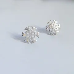 ピアス 雪の結晶 スノークリスタル ウィンター 冬 清楚 ピュア 大人可愛い S925 シルバー レディース プレゼント ギフト バレンタイン ホワイトデー クリスマス 卒業 入学式 新生活 お出かけ パーティー デート ニット マフラー コーデ 上品 透け感
