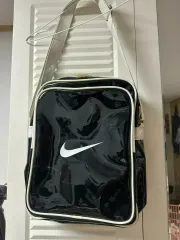 ナイキ ブラック エナメル クロスバック