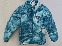 パタゴニア キッズ 軽量ダウンジャケット s (7-8)