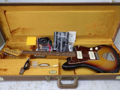 希少】Fender USA Maverick Dorado Bigsby - メルカリ