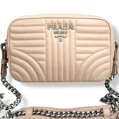 使用わずか/ギャラ付　PRADA　プラダ　ダイアグラム　チェーンショルダーバッグ　カメラバッグ　キルティング　1BH083　レザー　ロゴ　ピンク系　ショルダーバッグ　クロスボディ　肩掛け　斜め掛け　チェーン　ブランド　ハイブランド　4625