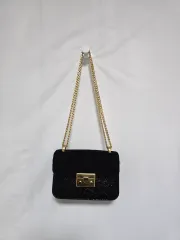 チャールズアンドキース ブラック ミニ ゴールド チェーン ショルダーバッグ クロスボディバッグ 1204