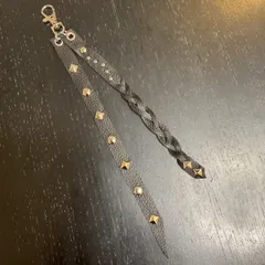 【No.s2】ハンドメイド　高級本牛革レザークラフト　チャーム　キーホルダー　スタッズ　ブラック