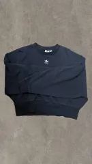 アディダス ブラック クロップドパーカー Tシャツ