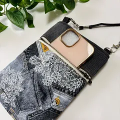 ショルダーバッグ　サコッシュ　デニムリメイク　スマホショルダー　ハンドメイド