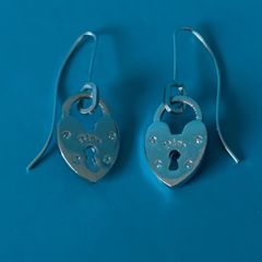 美品】椎名林檎 YES NO 鍵ピアス 角み 2個セット - メルカリ