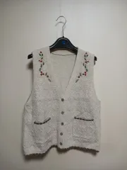 刺繍ニットベスト