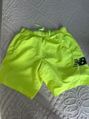 ニューバランス 蛍光 ハーフパンツ