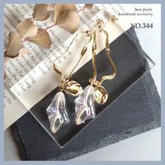 ゴールド不規則フープ×氷のような涼し気ピアス　イヤリング　金属アレルギー対応　樹脂ピアス　ハンドメイドピアス　アクセサリー　大ぶり　ロング　揺れる　ゴールド　クリア　透明　大人　個性的　鉱石風　オーロラ　NO.344