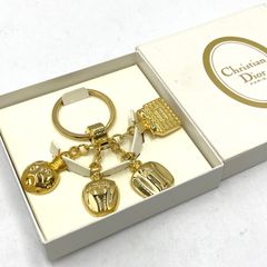 Christian Dior】香水ボトル チャーム キーリング&ピンブローチ - メルカリ