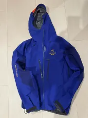 2026年最新】palace arc'teryx alpha svの人気アイテム - メルカリ