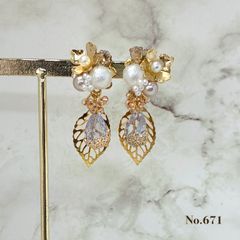 ♡ハンドメイド♡ビジューピアスorイヤリング№561 - メルカリ