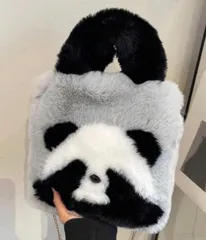 大人気⭐︎パンダ ファーバッグ 3WAY ハンドバッグ ショルダーバッグ 斜めがけ レディース ふわふわ ファー 目隠しデザイン チェーン付き 秋冬 小さめ バッグ かわいい 動物 パンダモチーフ 新品 【653】