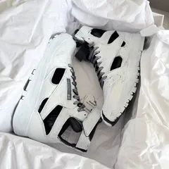 【新品未使用】24.5cm マルジェラ×リーボック タビ　ハイ　ユニセックス　US6.5 ペイント　デコルティケ 　Martin Margiela tabi high 希少サイズ　保存袋付き　春夏　ソックスコーデ　コレクション品　レディースサイズ　早い者勝ち