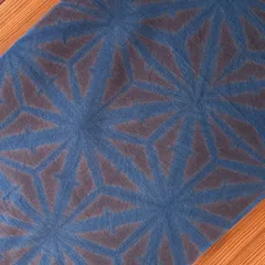 s215 【sato】 藍染 手染め 手ぬぐい ブラック地に ネイビー 麻の葉絞り✨️ 雪花絞り わび・さび 真っ黒 有松鳴海絞り と同技法 剣道にも 日本手拭い 魔除厄除け柄 古典柄 和モダン 太糸で丈夫な厚みの文さらし ハンドメイド タペストリー メンズ