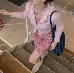 ピンク ケーブル編み ニット クロップド ジップアップ