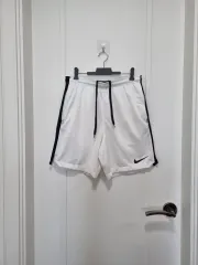 海外 M NIKE ドライフィット ハーフパンツ 白