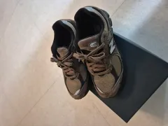 ニューバランス 2002R ブラウンスニーカー