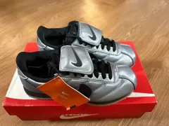 ナイキ コルテッツSE メタリック クールグレー 235