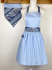 ウエストの柄がお洒落なブルーのハンドメイド子供エプロンと三角巾のセット