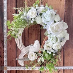 8-015 小さめリース　ナチュラルリース　小鳥　文鳥　春待ちリース　ドアリース　玄関リース　春リース　スプリングリース　ボタニカルリース　ディスプレイ　北欧　店舗　什器　撮影背景