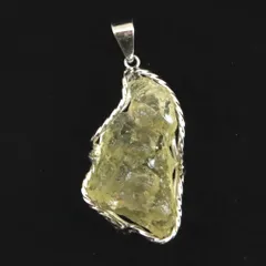 リビアンデザートグラス 34mm原石 ペンダントトップ 12.8g  【榎本通商24967】