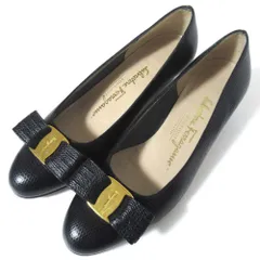 美品 Salvatore Ferragamo サルヴァトーレフェラガモ リザード型押し ヴァラリボン パンプス 5C 22.5cm ネイビー×ゴールド金具 レディース 古着 中古 USED