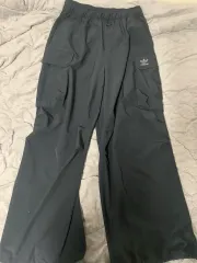 アディダス カーゴパンツ ブラック (M)