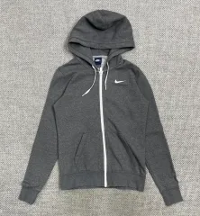 レディーストップスのNIKEフーディー ジップアップ