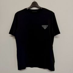 PRADA 三角ロゴ Tシャツ - メルカリ