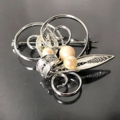 ブローチ 真珠 パール 直径約5.3mm～7.5mm シルバーカラー 植物 葉っぱ リーフ 冠婚葬祭 卒業式 入学式 ピンブローチ レディースアクセサリー■S220