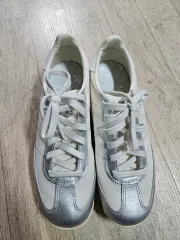 アディダス 白/シルバー スニーカー