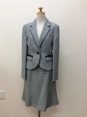 Lammin 黒白混じり生地のスカートスーツ 