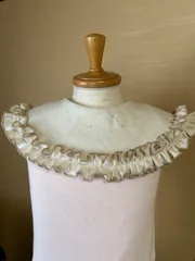 フリルスタイ　360度スタイ　ハンドメイド　生成り　つぶつぶ