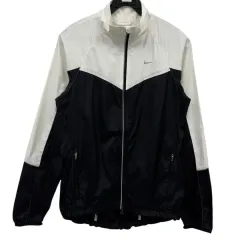 ナイキ ウィメンズ ウィンドブレーカー