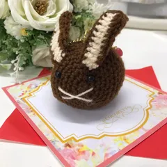 【福祉施設制作】癸（みずのと）作　あみぐるみ　「ヴァレンタインうさぎ」　NO.4932　P（弐）