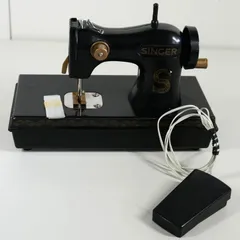 ヴィンテージ Singer ミシン 黒 革縫い用に改造 手回し稼働品 メルカリ