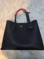 プラダ サフィアーノ ブラック トートバッグ レッドハンドル